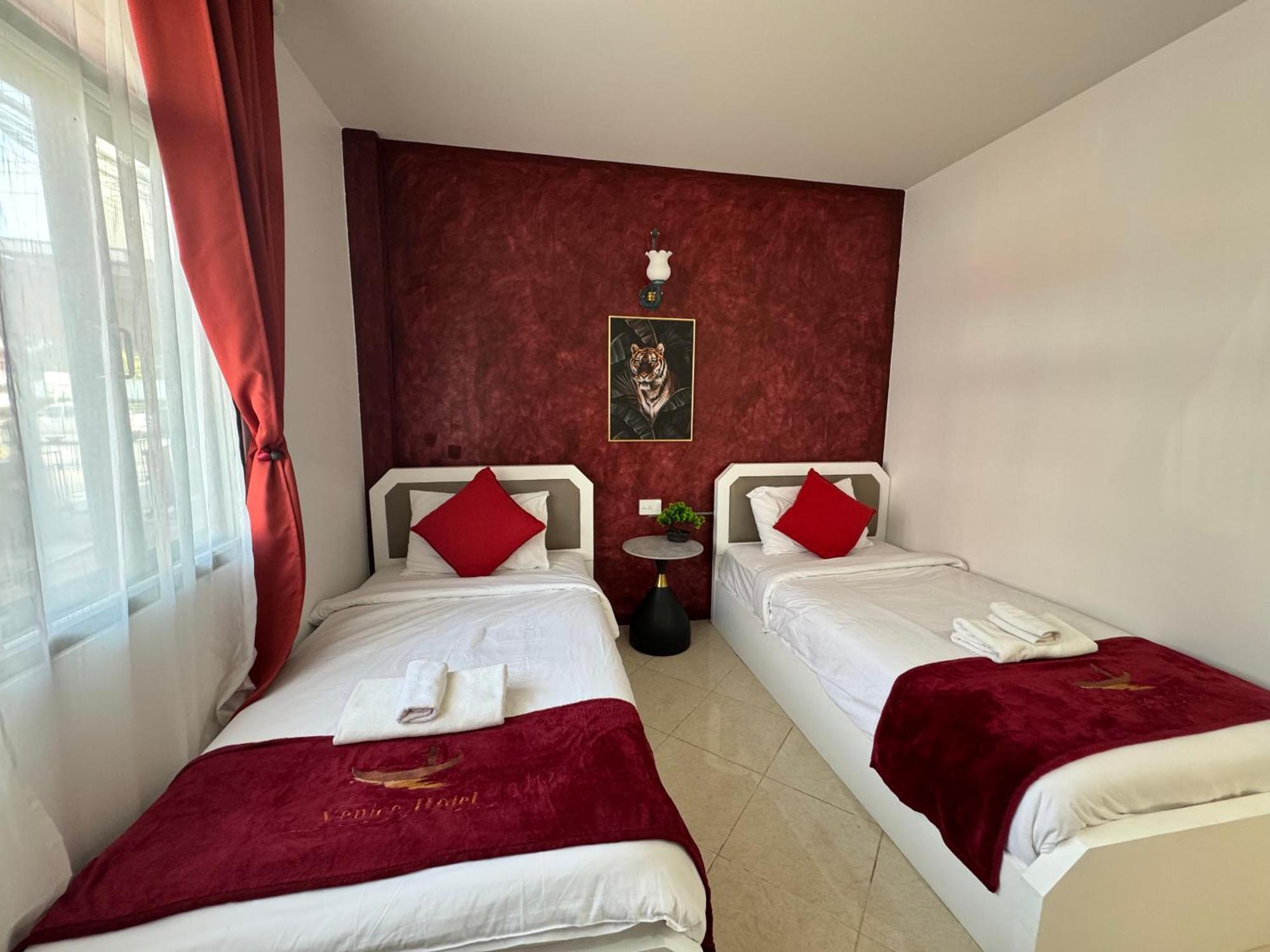 Venice Hotel Хуа Хин Екстериор снимка